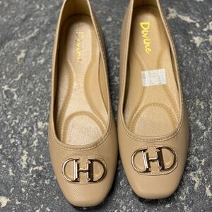 Women's Tan Ballet Flats with Gold Emblem